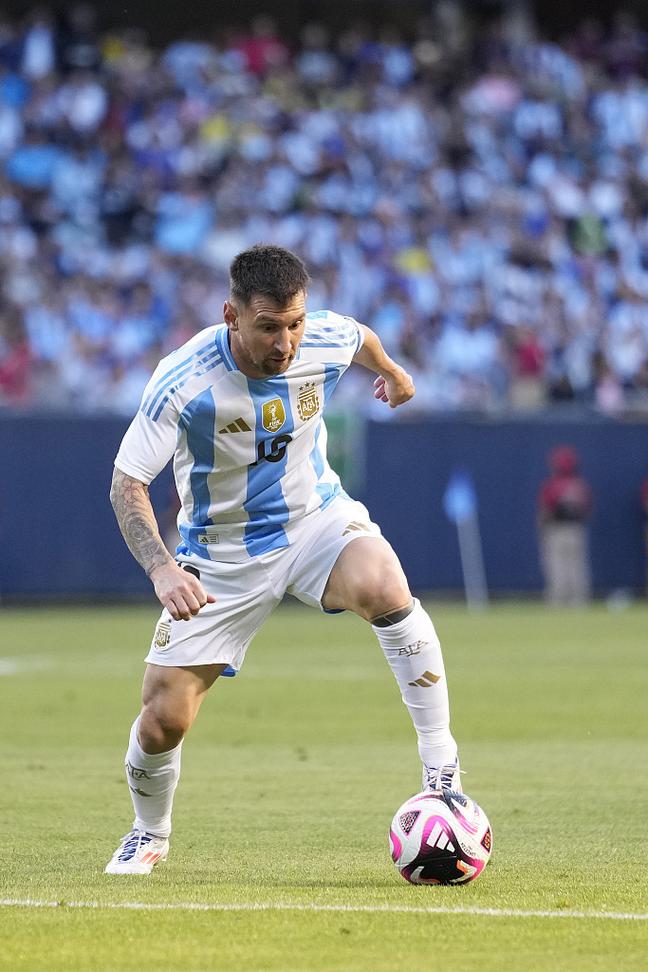 拉波尔塔：在新诺坎普为梅西办致敬仪式会很美好，但要等到26年底再谈