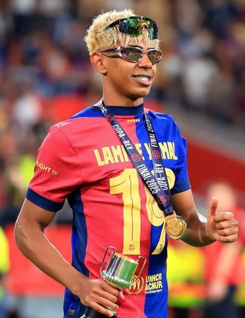 利兹联3-1切尔西，蓝军完败，暴露战术短板，惧怕强队。